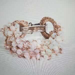 Elegant Gold and Pearl Beaded Women's Bracelet